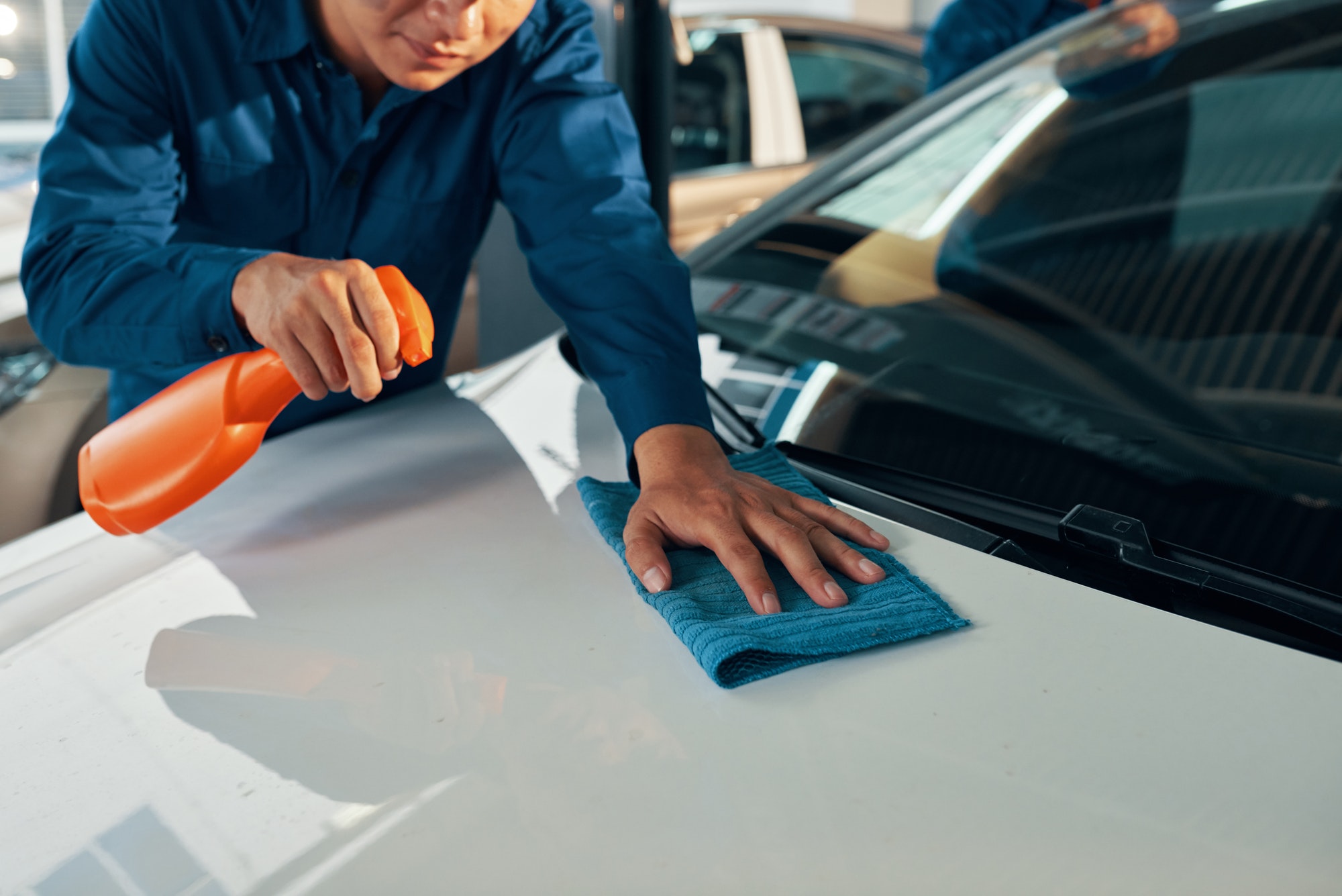 Polishing car